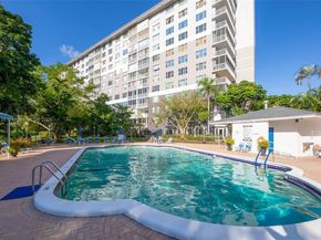 3850 Washington St 212, Hollywood FL 33021