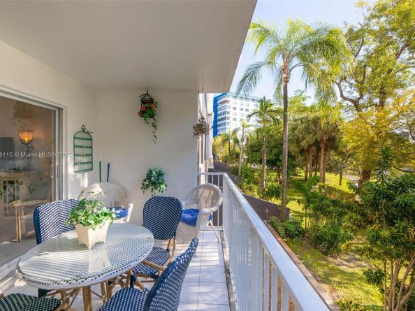 3850 Washington St 212, Hollywood FL 33021