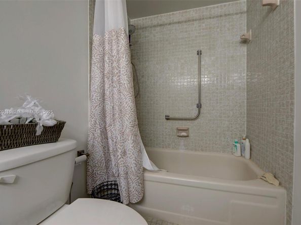 3850 Washington St 212, Hollywood FL 33021