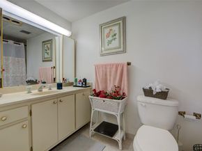 3850 Washington St 212, Hollywood FL 33021