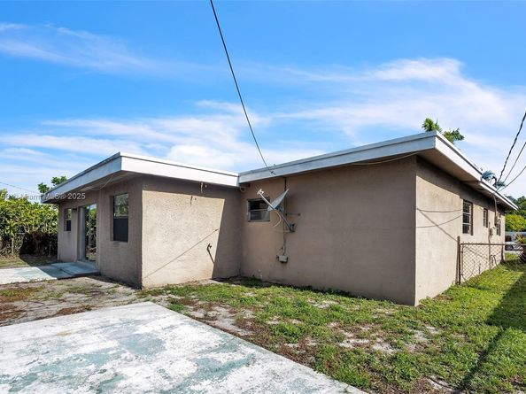 5640 NW 13th Ct, Lauderhill FL 33313