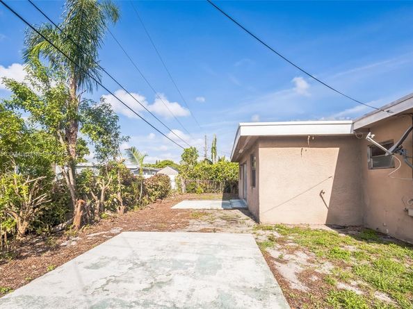 5640 NW 13th Ct, Lauderhill FL 33313