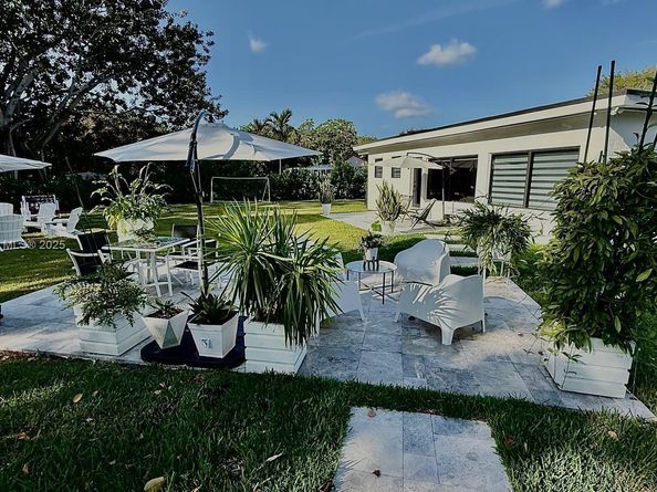 14745 N Spur Dr, Miami FL 33161