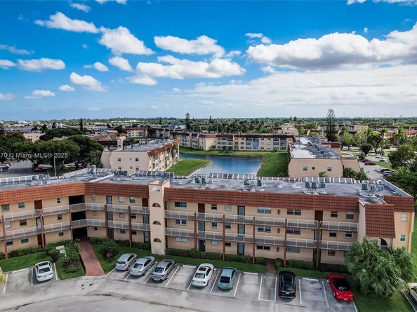 9001 Sunrise Lakes Blvd 109, Sunrise FL 33322