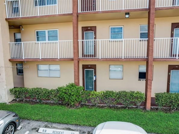 9001 Sunrise Lakes Blvd 109, Sunrise FL 33322