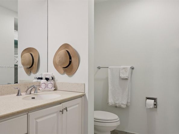 3340 NE 190th St 1101, Aventura FL 33180