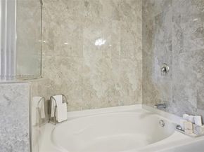3340 NE 190th St 1101, Aventura FL 33180