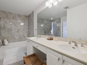 3340 NE 190th St 1101, Aventura FL 33180