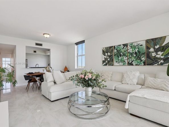 3340 NE 190th St 1101, Aventura FL 33180