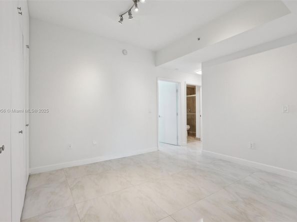 3340 NE 190th St 1101, Aventura FL 33180