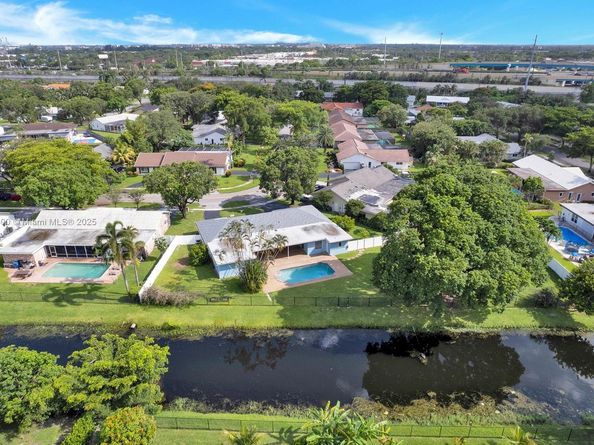 7491 SW 18th St, Plantation FL 33317