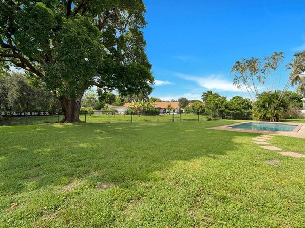 7491 SW 18th St, Plantation FL 33317