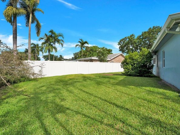 7491 SW 18th St, Plantation FL 33317