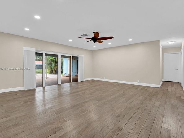 7491 SW 18th St, Plantation FL 33317