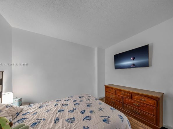 5091 NW 7th St 911, Miami FL 33126