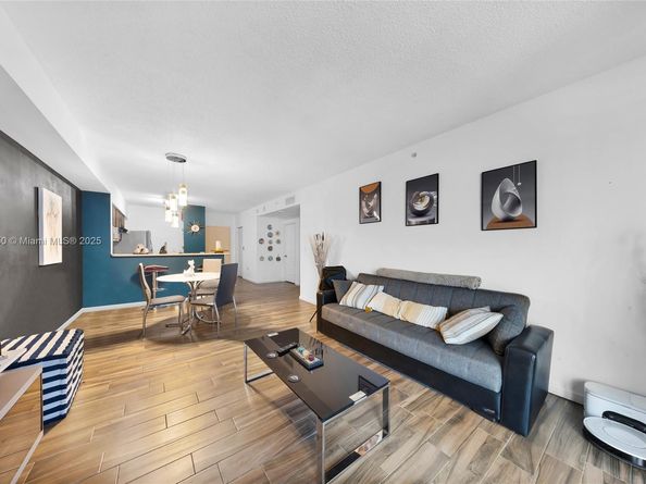 5091 NW 7th St 911, Miami FL 33126