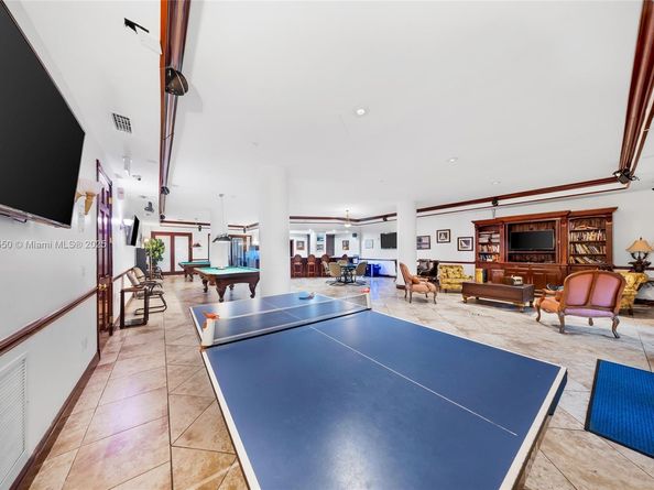 5091 NW 7th St 911, Miami FL 33126