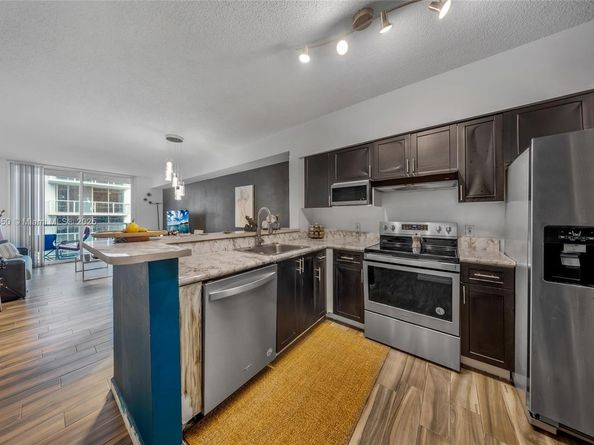5091 NW 7th St 911, Miami FL 33126