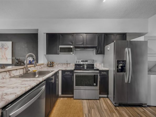 5091 NW 7th St 911, Miami FL 33126