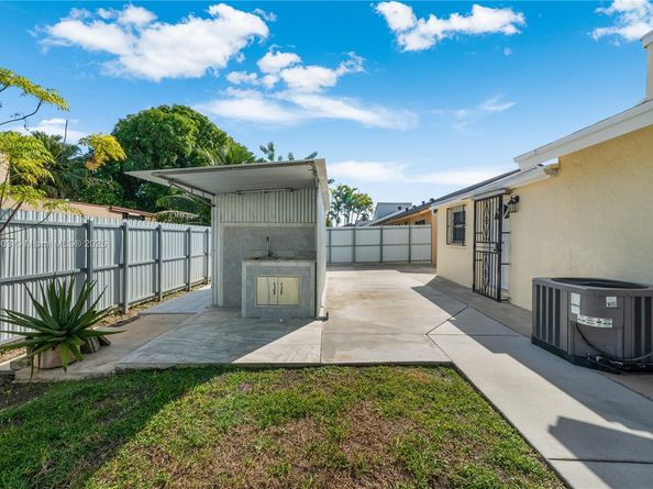 20029 SW 124th Ave, Miami FL 33177
