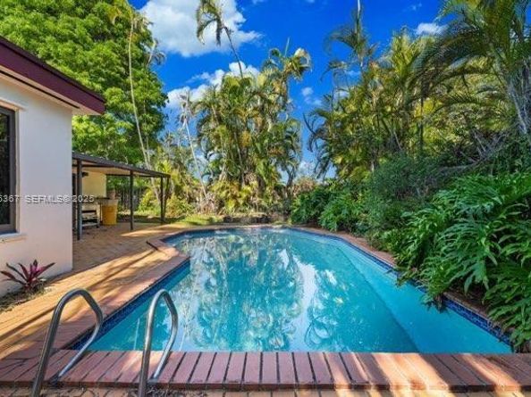 9155 SW 179th St, Palmetto Bay FL 33157