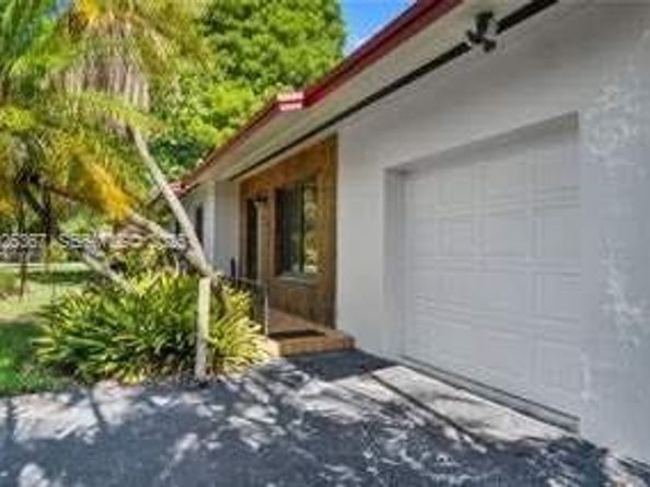 9155 SW 179th St, Palmetto Bay FL 33157