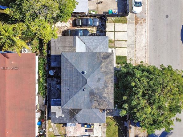 2275 NW 30th St, Miami FL 33142