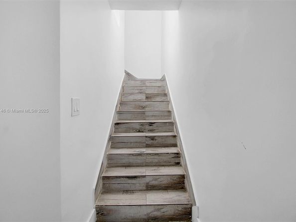 2275 NW 30th St, Miami FL 33142