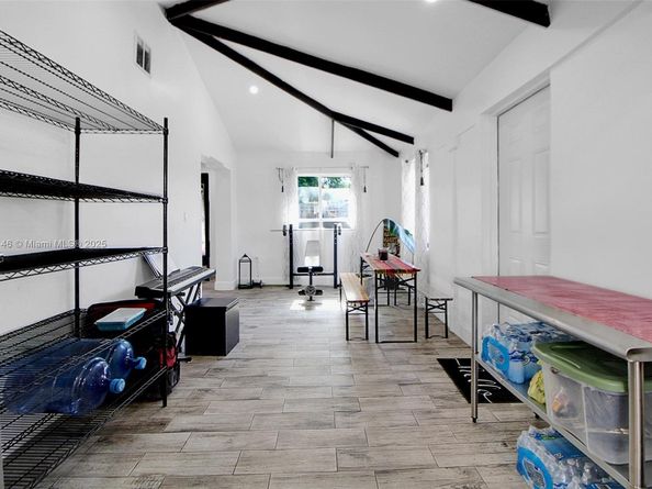 2275 NW 30th St, Miami FL 33142