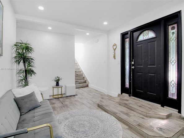 2275 NW 30th St, Miami FL 33142