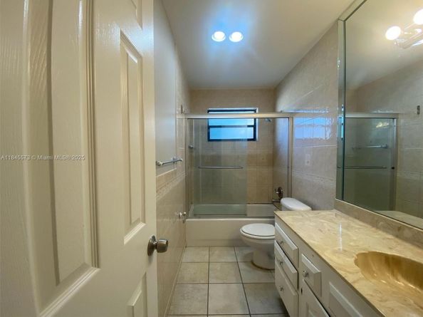 6750 NW 7th Ct, Margate FL 33063