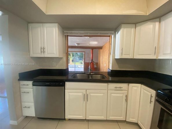 6750 NW 7th Ct, Margate FL 33063