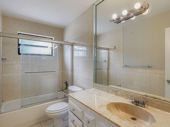 6750 NW 7th Ct, Margate FL 33063