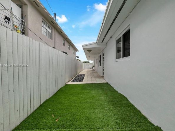 329 W 18th St, Hialeah FL 33010