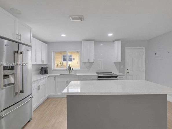 329 W 18th St, Hialeah FL 33010