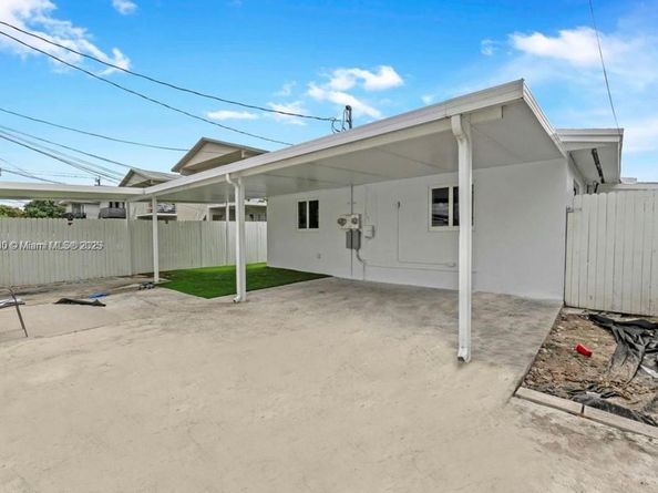 329 W 18th St, Hialeah FL 33010
