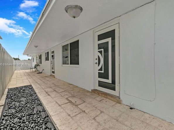 329 W 18th St, Hialeah FL 33010