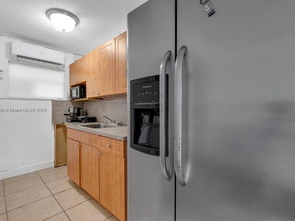 329 W 18th St, Hialeah FL 33010