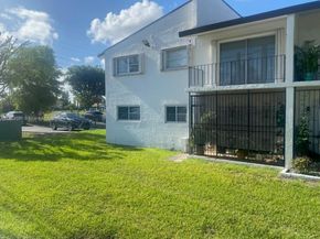 9520 SW 8th St 111, Miami FL 33174