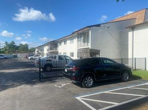 9520 SW 8th St 111, Miami FL 33174