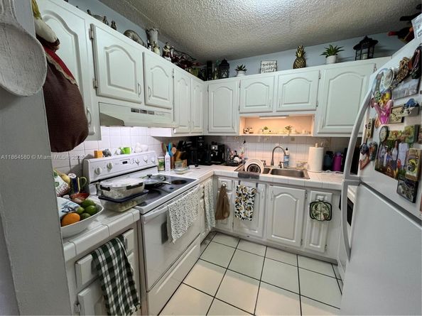 9520 SW 8th St 111, Miami FL 33174