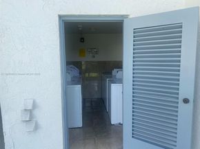 9520 SW 8th St 111, Miami FL 33174