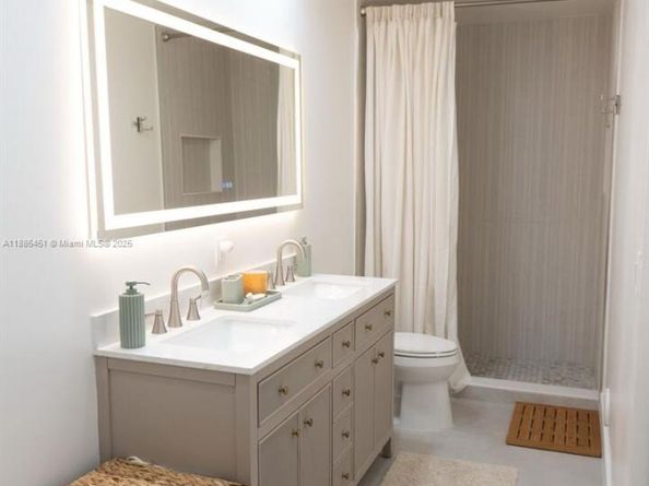 Undisclosed Address #A11886451, Miami FL 33185