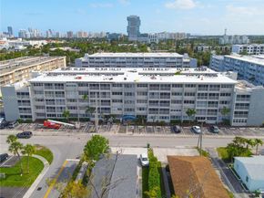 330 SE 2nd St 405F, Hallandale Beach FL 33009
