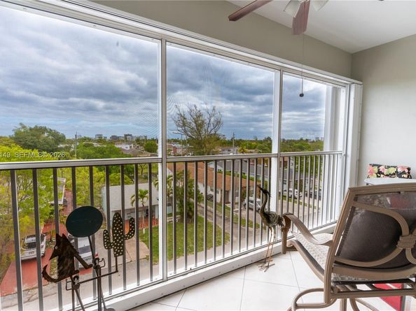 330 SE 2nd St 405F, Hallandale Beach FL 33009