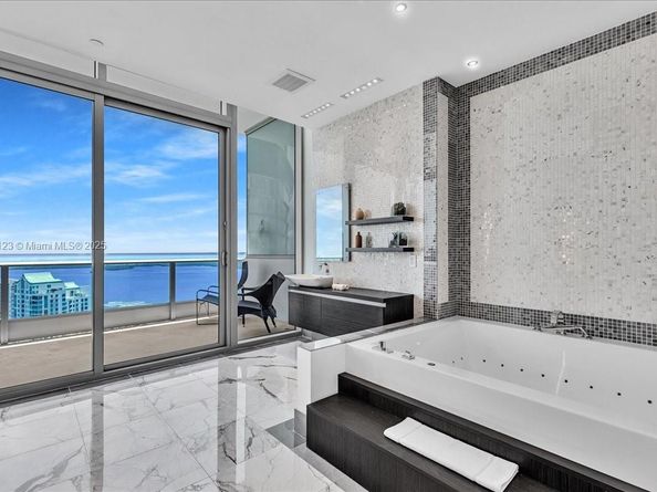200 Biscayne Boulevard Way 5401, Miami FL 33131