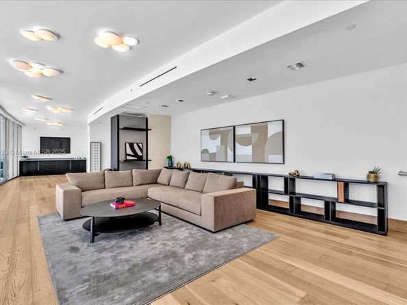 200 Biscayne Boulevard Way 5401, Miami FL 33131