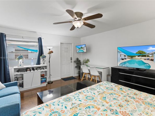 4515 Jackson St, Hollywood FL 33021