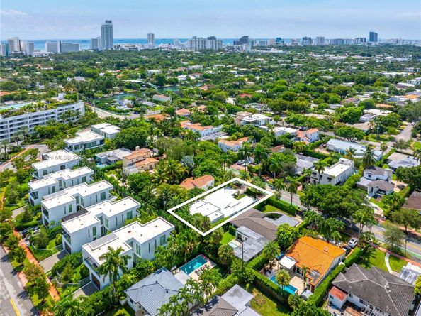 865 W 47th St, Miami Beach FL 33140