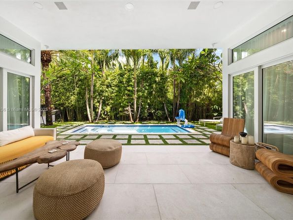 865 W 47th St, Miami Beach FL 33140